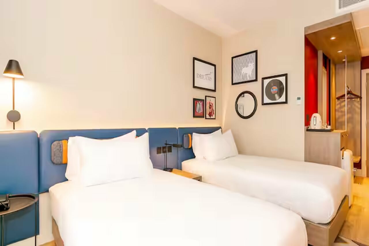 Фото Hampton by Hilton Blackburn