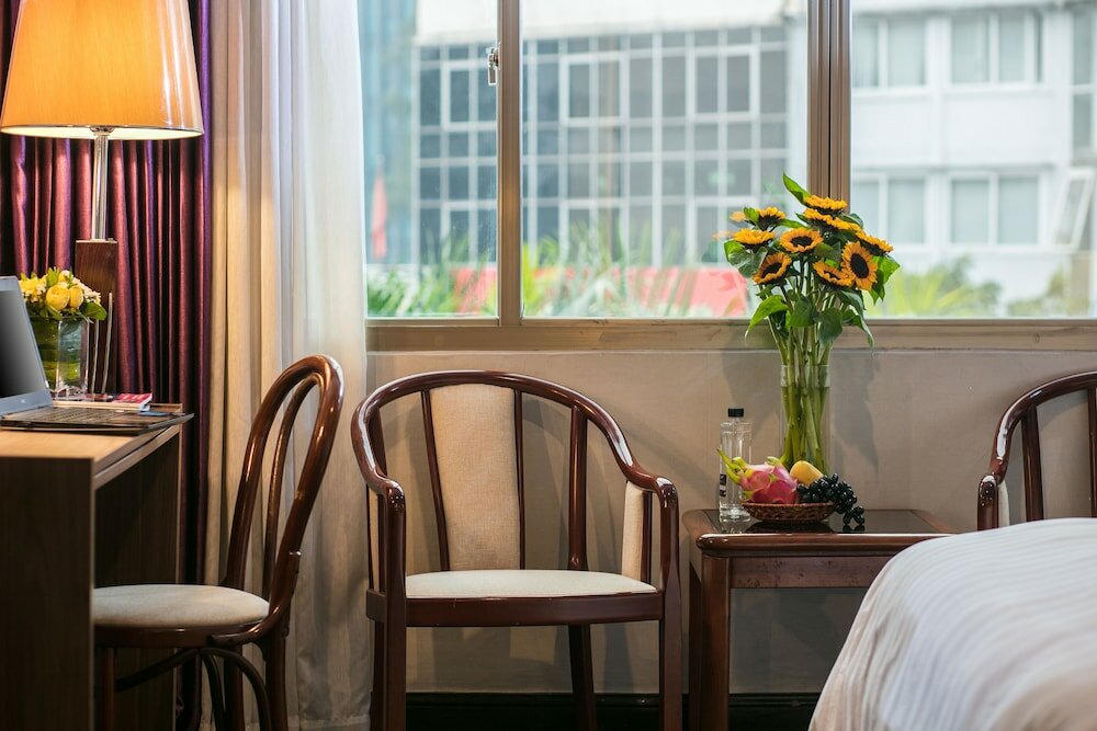 Фото Lake Side Hotel