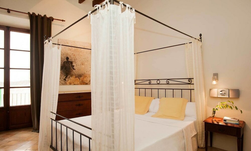 Фото Fornalutx Petit Hotel