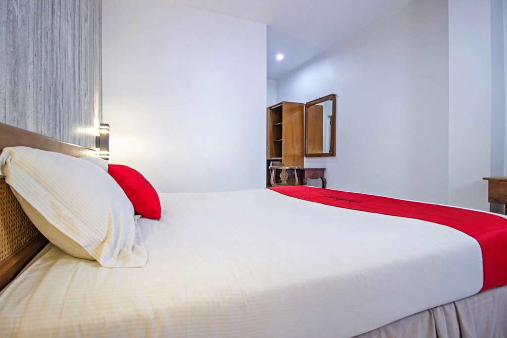 Hotel RedDoorz Plus near Rs Hasan Sadikin, Bandung, photo