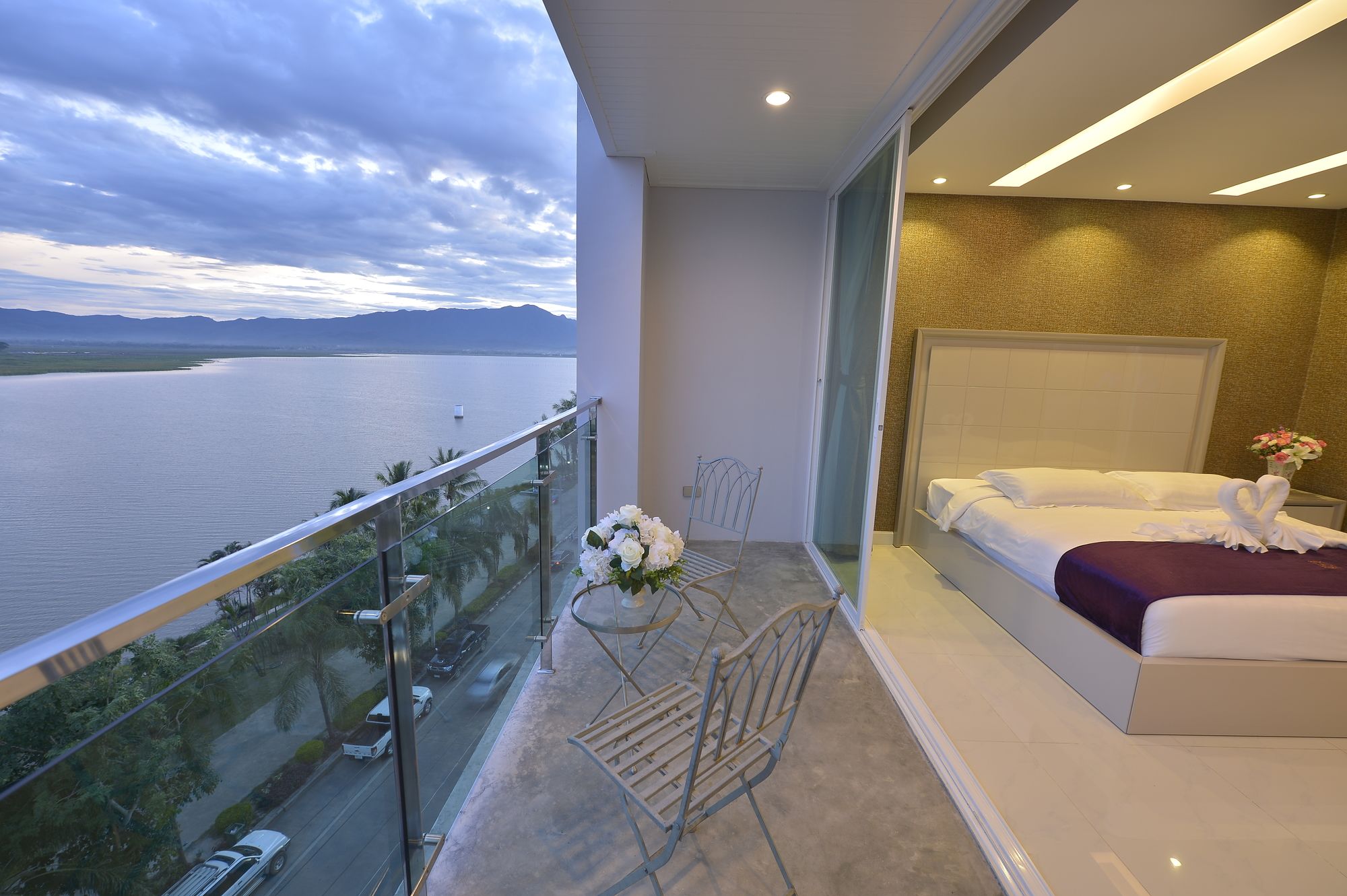 Фото Phuglong Hotel