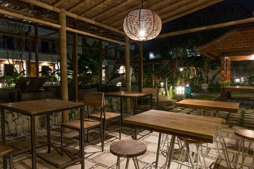 Гостиница Puri Kelapa Garden Cottages в Денпасаре