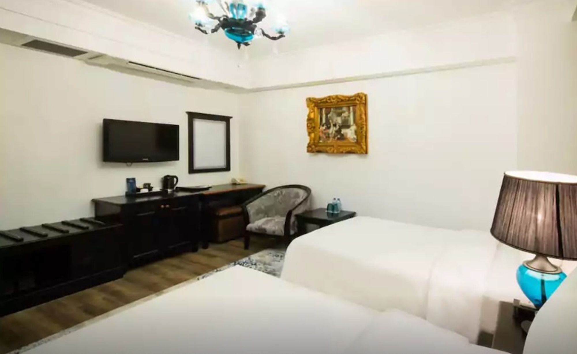 Фото California Saigon Hotel & Rooftop Pool