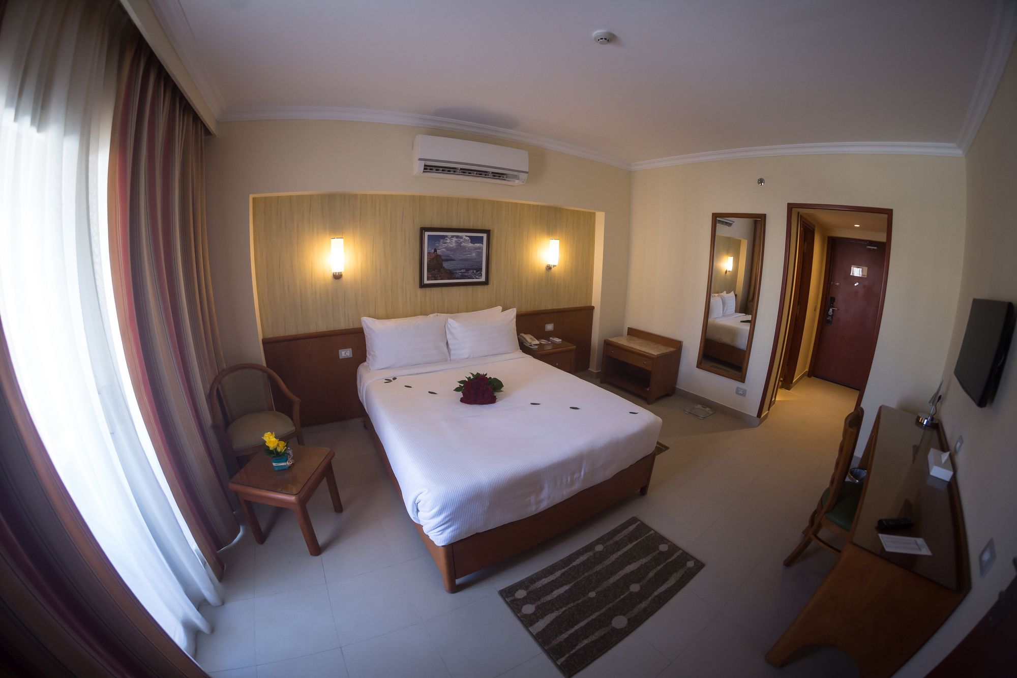 Фото Отель The Grand Plaza