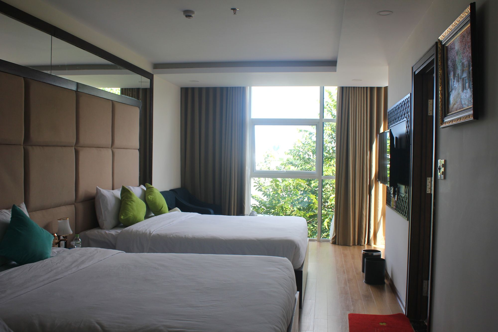 Фото Pariat River Front Hotel