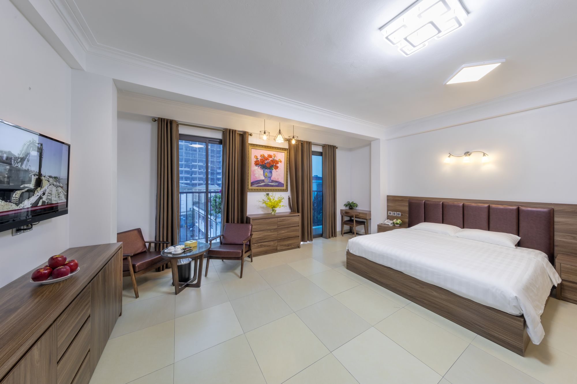 Фото Westlake Tay Ho Hotel