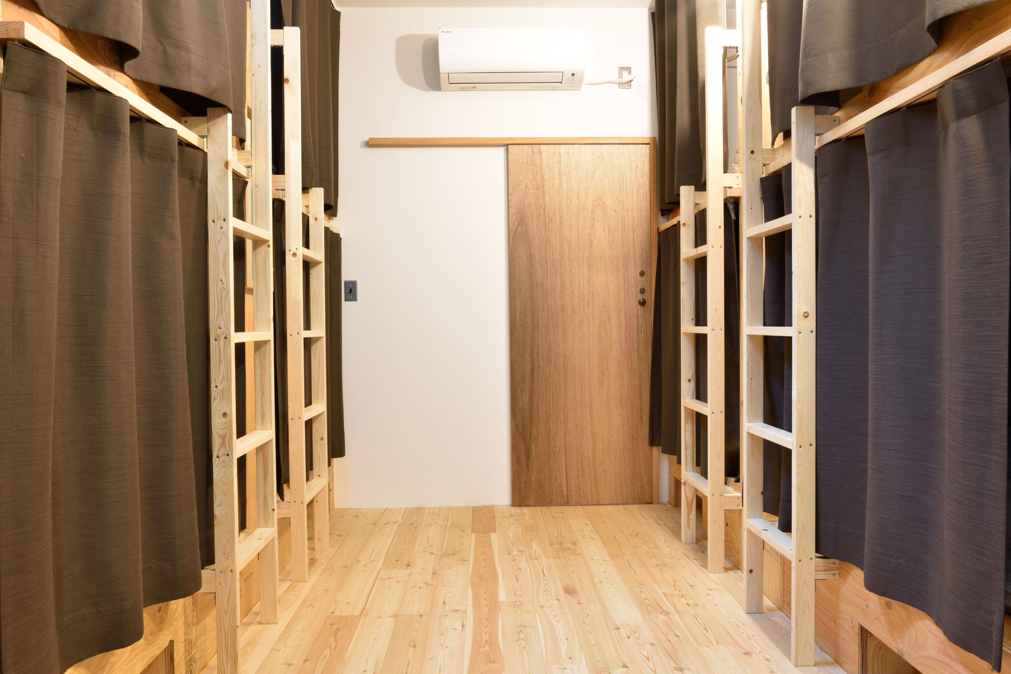 Фото Hostel Mitsuwaya Osaka