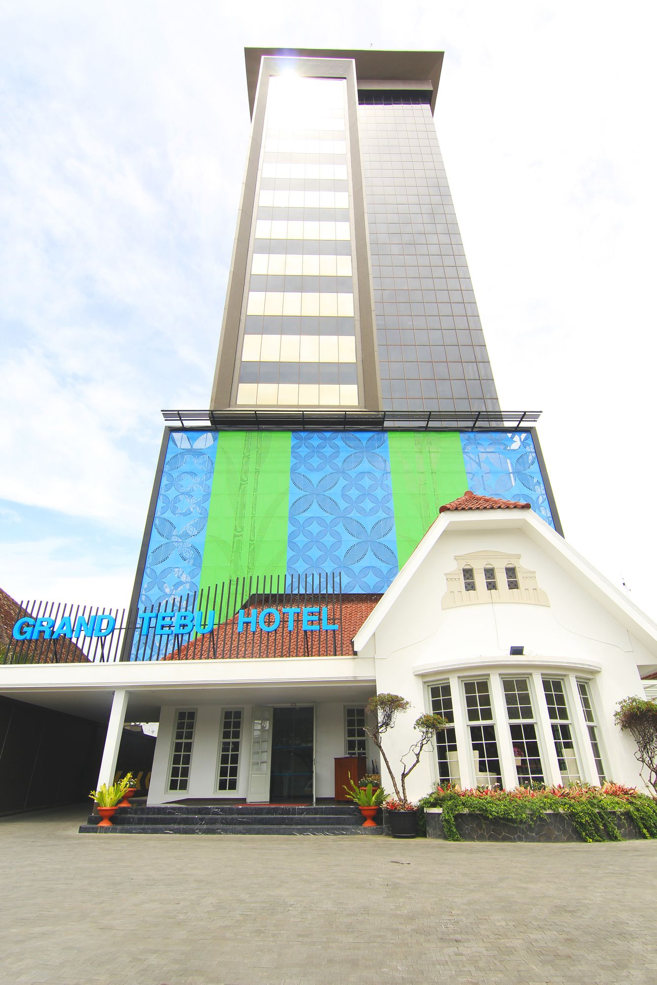 Фото отеля 1