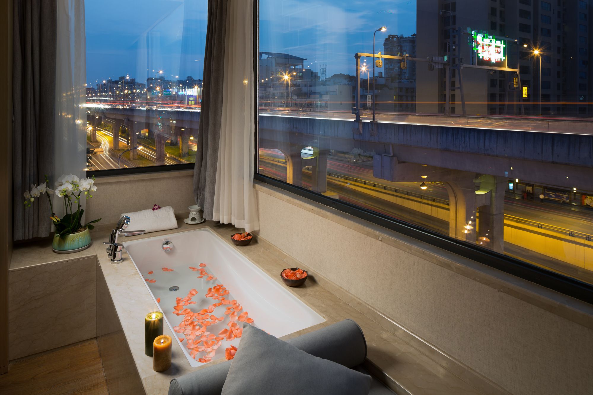 Фото The Hidden House Hotel