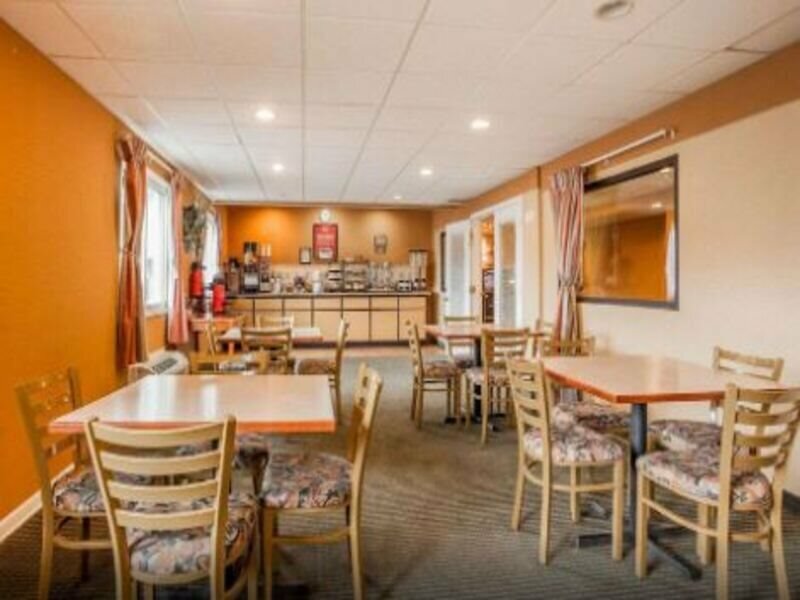 Фото Econo Lodge Milwaukee Airport