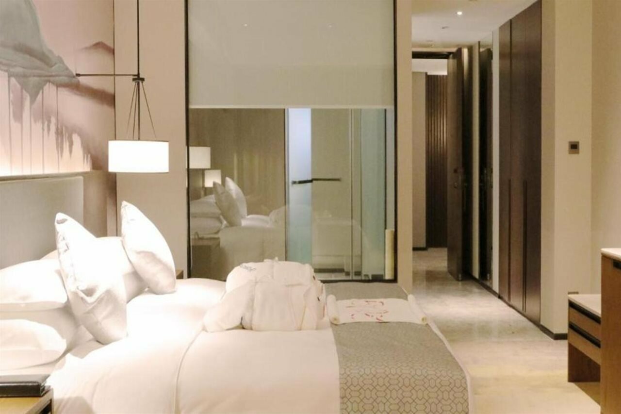 Фото Howard Johnson Wyndham Downtown Hotel Chongqing