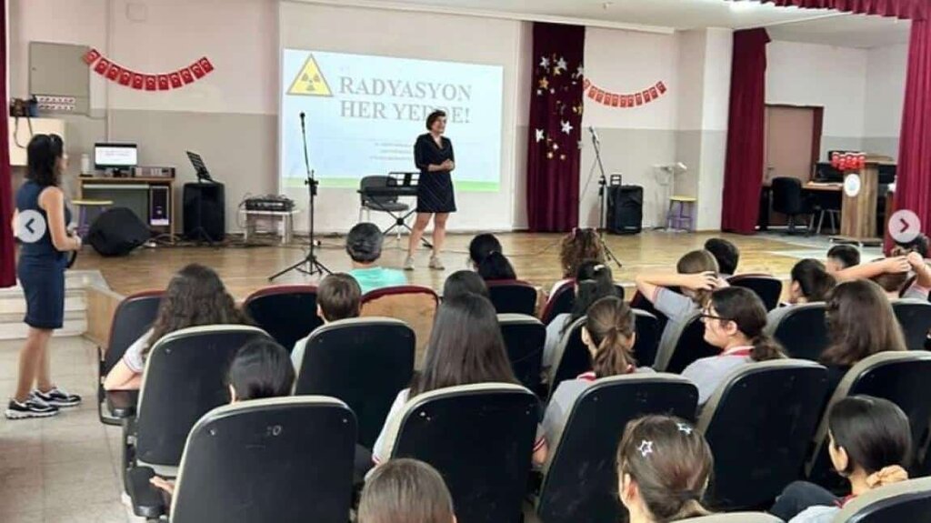 School Ismet Sezgin Middle School, Izmir, photo