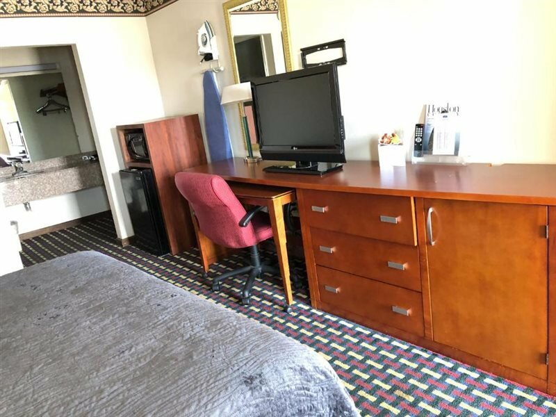 Фото Howard Johnson by Wyndham Perry Ga