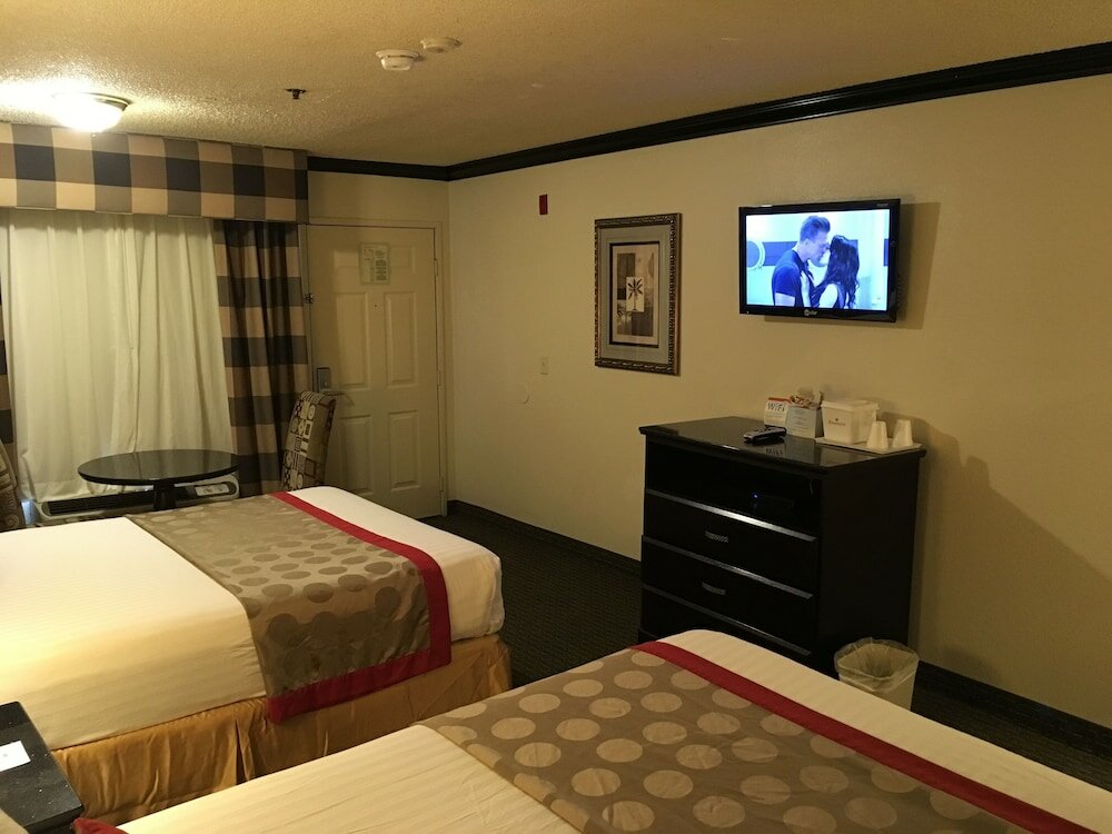Фото Ramada by Wyndham Ontario