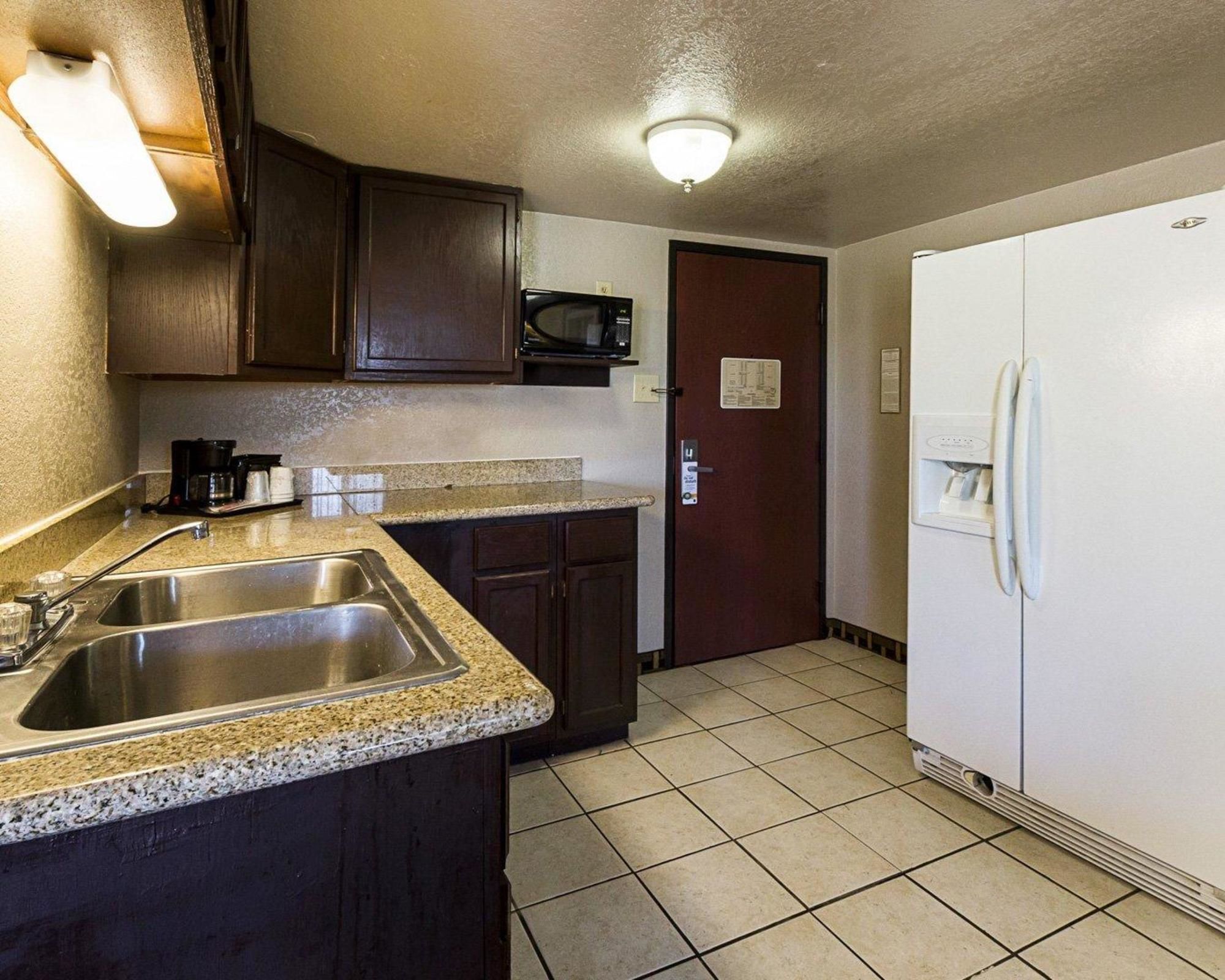 Фото SureStay Plus Hotel by Best Western San Antonio North