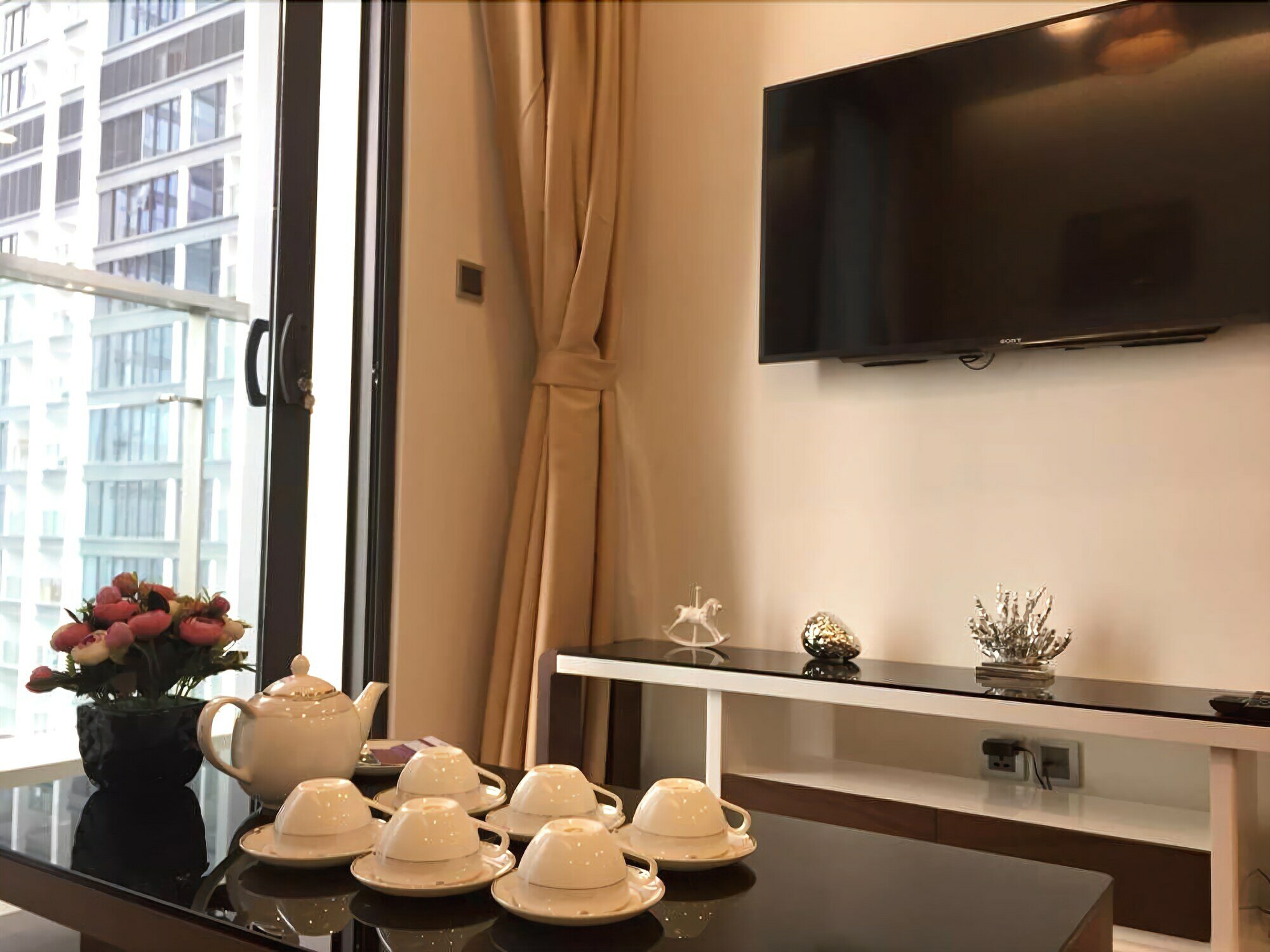 Фото Bayhomes Metropolis Serviced Apartment