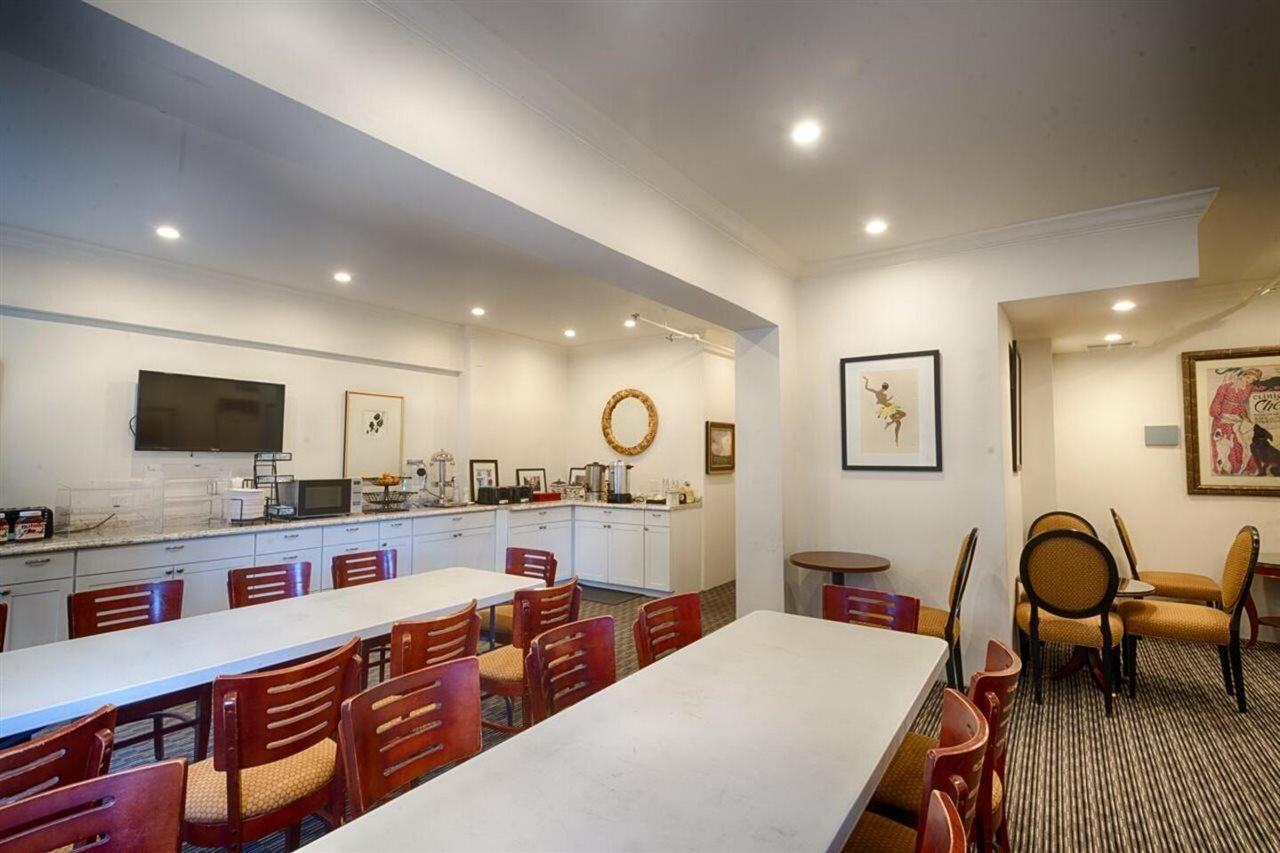 Фото Embassy Hotel