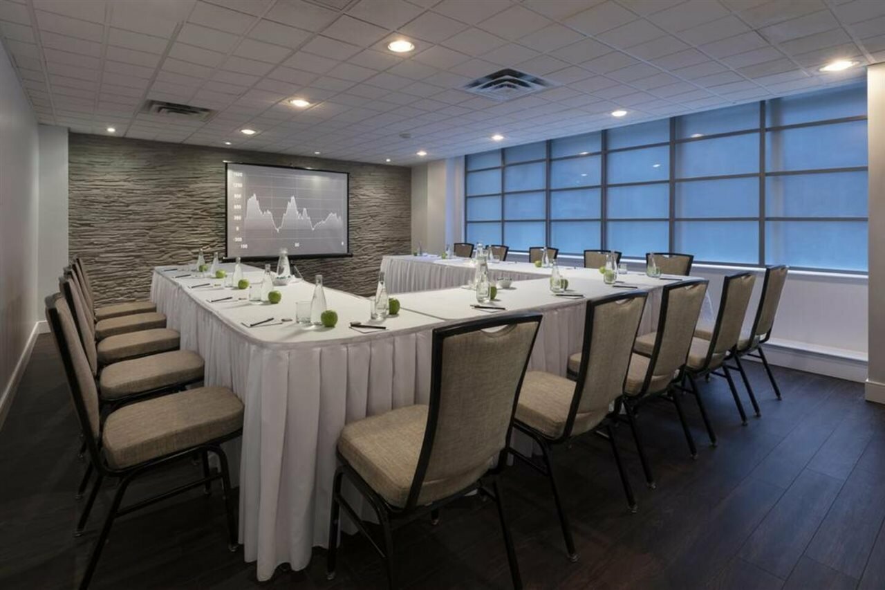 Фото Executive Hotel Cosmopolitan Toronto