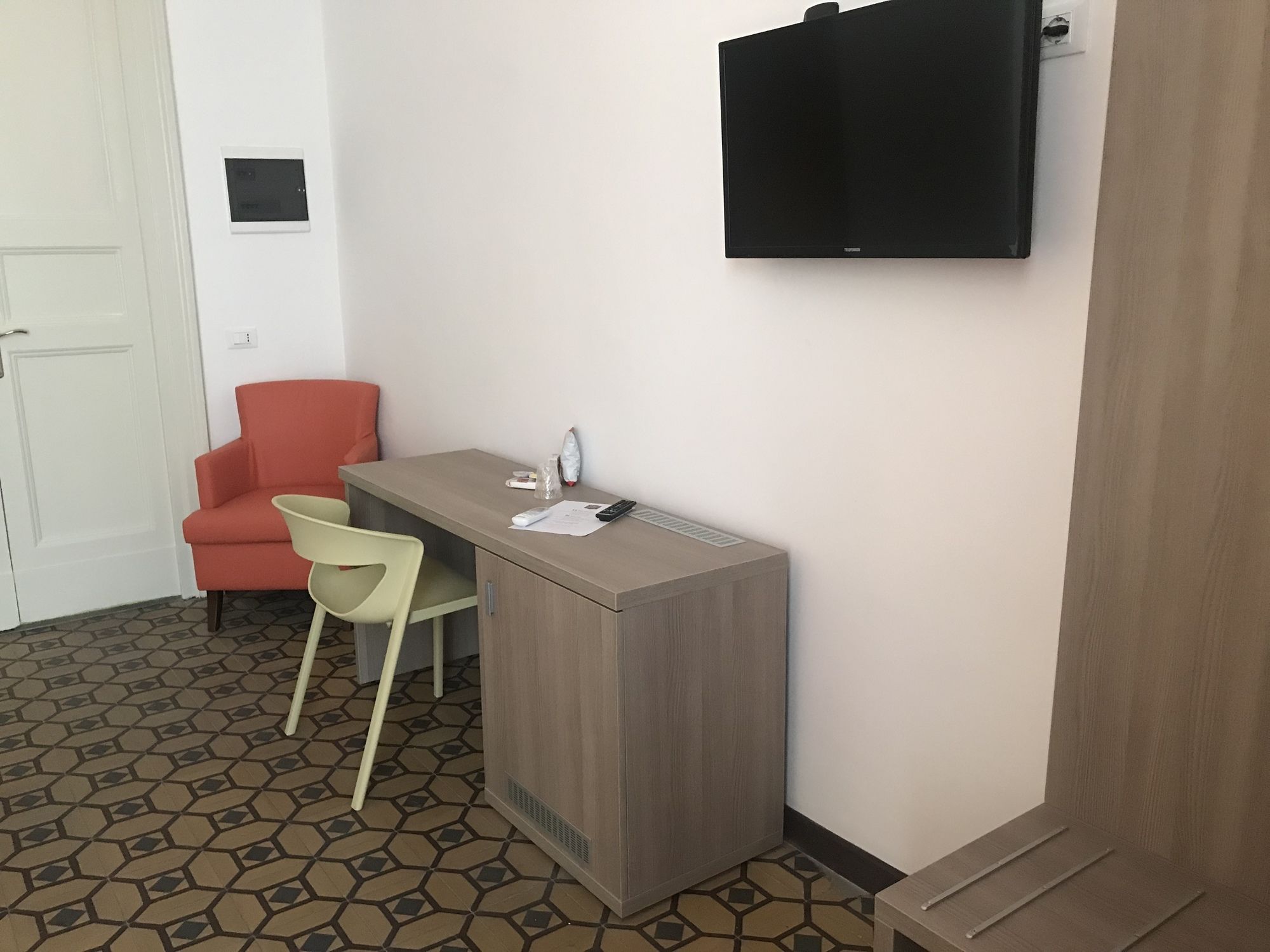 Фото Moonlight Hotel & Suites