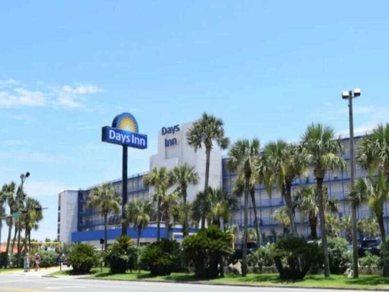 Фото Days Inn by Wyndham Panama City Beach/Ocean Front