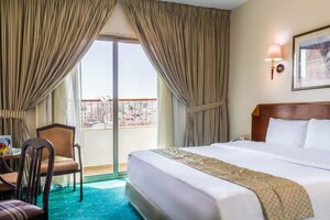 Гостиница Days Inn by Wyndham Hotel Suites Amman
