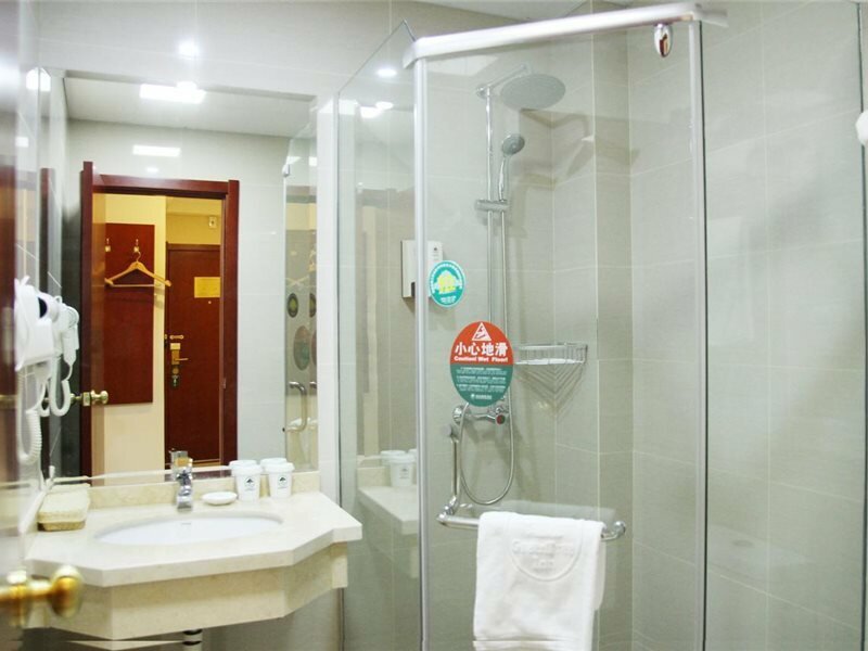 Фото GreenTree Inn Qinhuangdao Railway Station Square Express Hotel