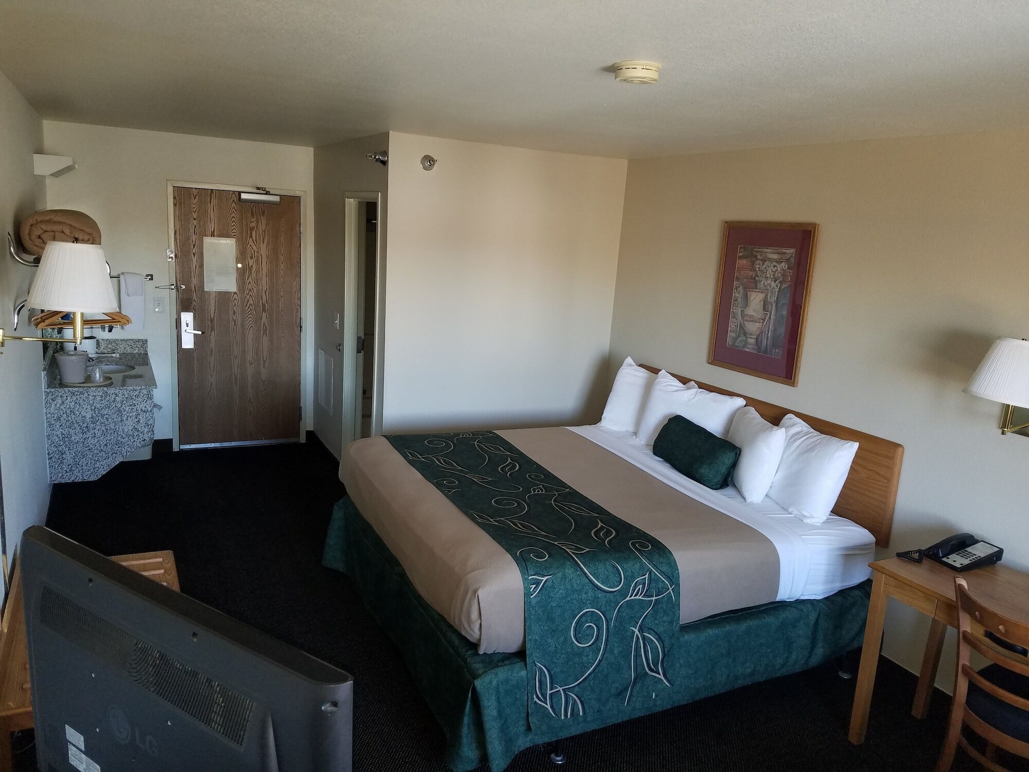 Фото Travelodge by Wyndham Cheyenne