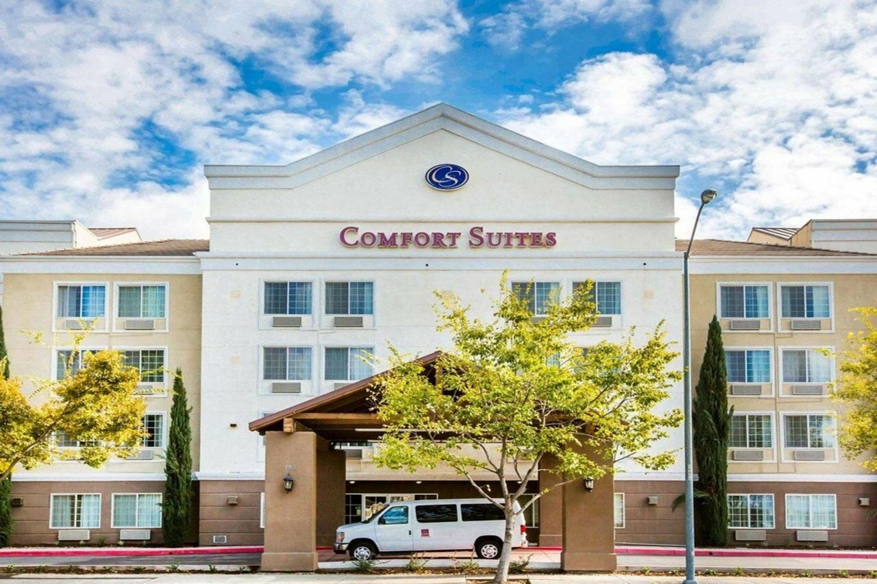 Фото Comfort Suites