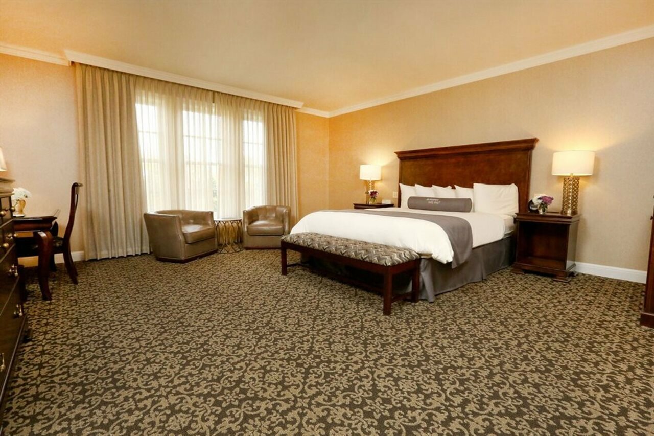 Фото Royal Park Hotel