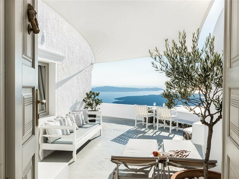 Фото On The Rocks Hotel