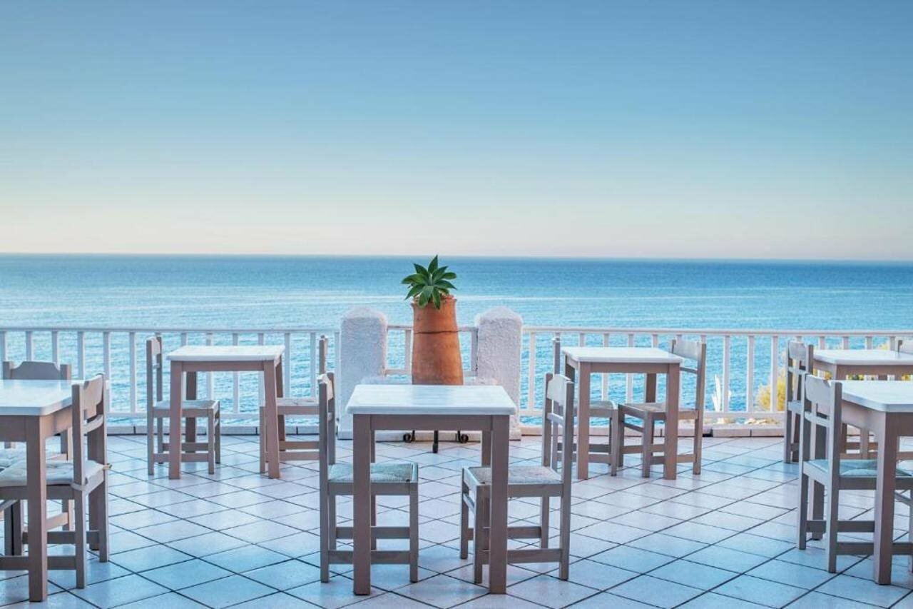 Фото Cavos Bay Hotel and Studios