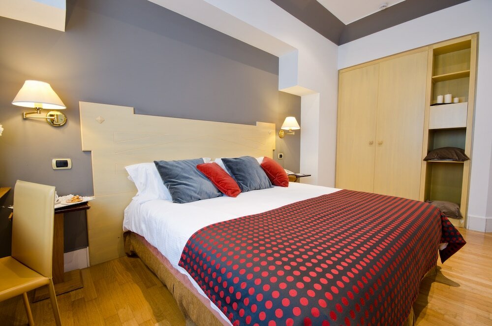 Фото Hotel Plaza Opera
