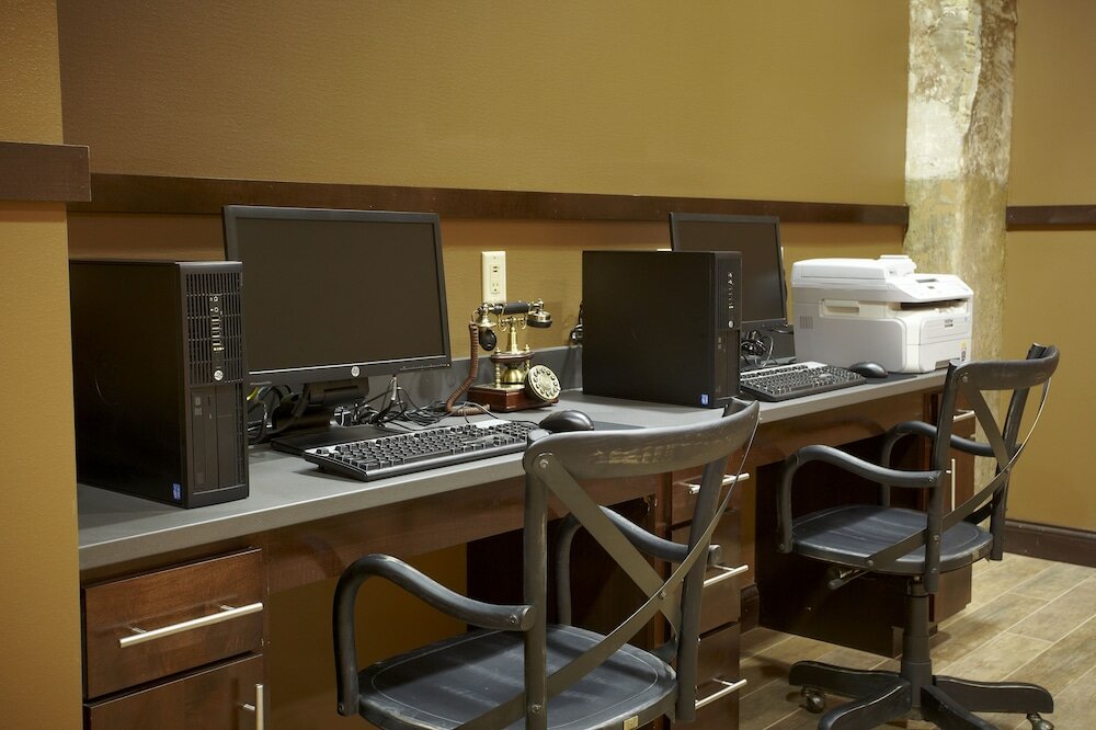 Фото The Brewhouse Inn & Suites