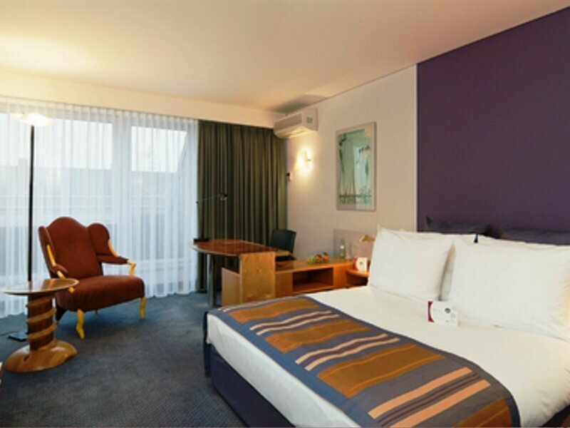 Фото DoubleTree by Hilton Hannover Schweizerhof
