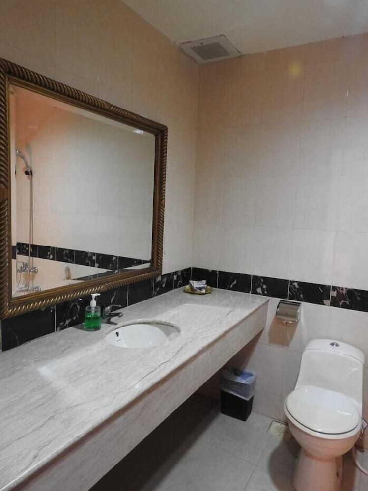 Фото Crown Vista Hotel