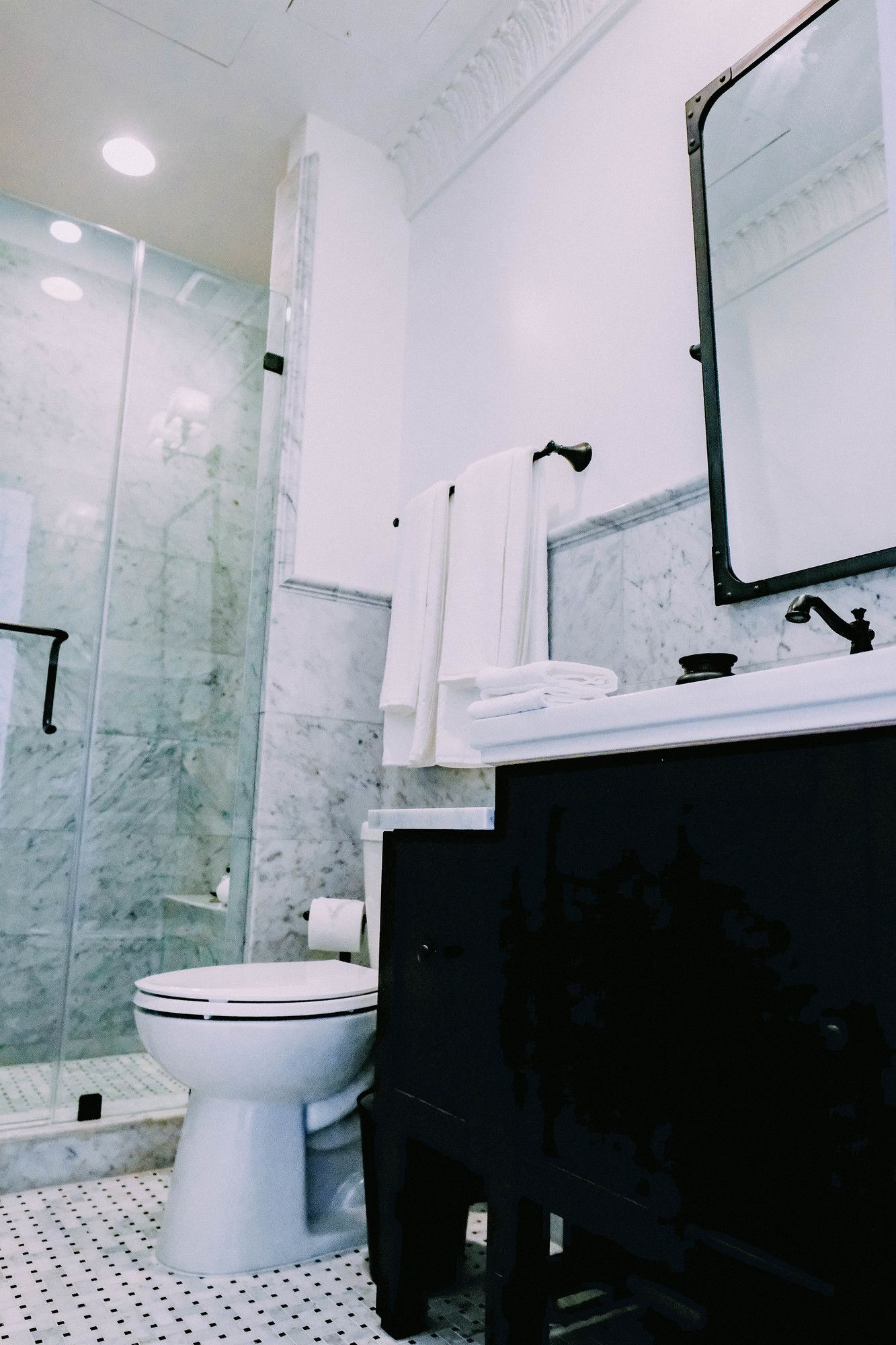 Фото Royal Frenchmen Hotel and Bar