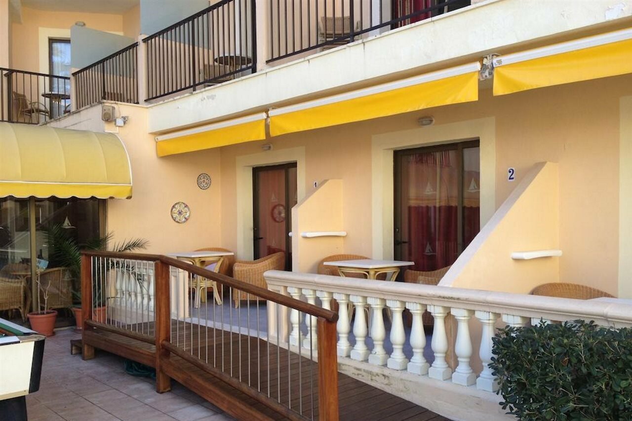 Фото Hotel Amoros