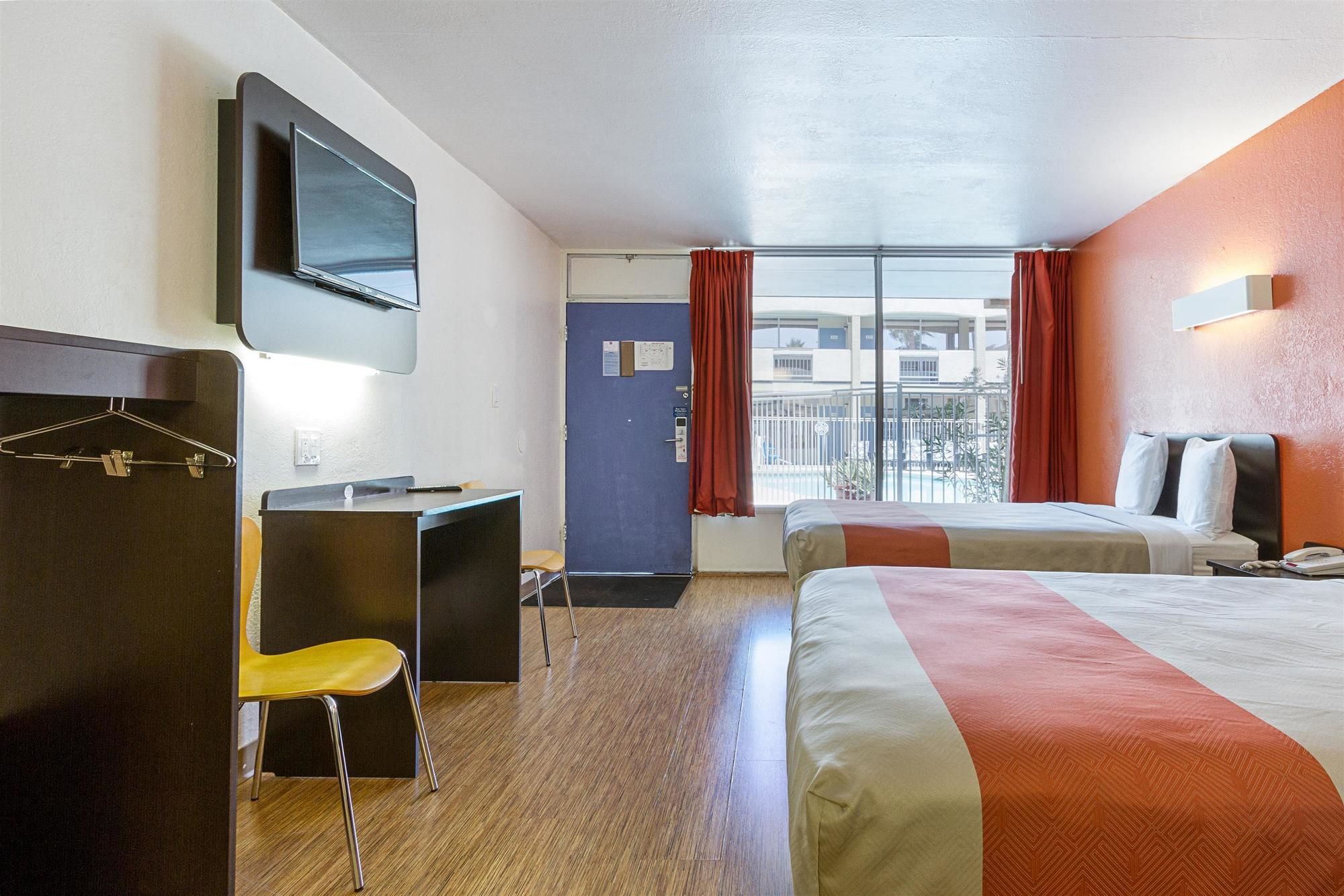 Фото Motel 6 Glendale, Az