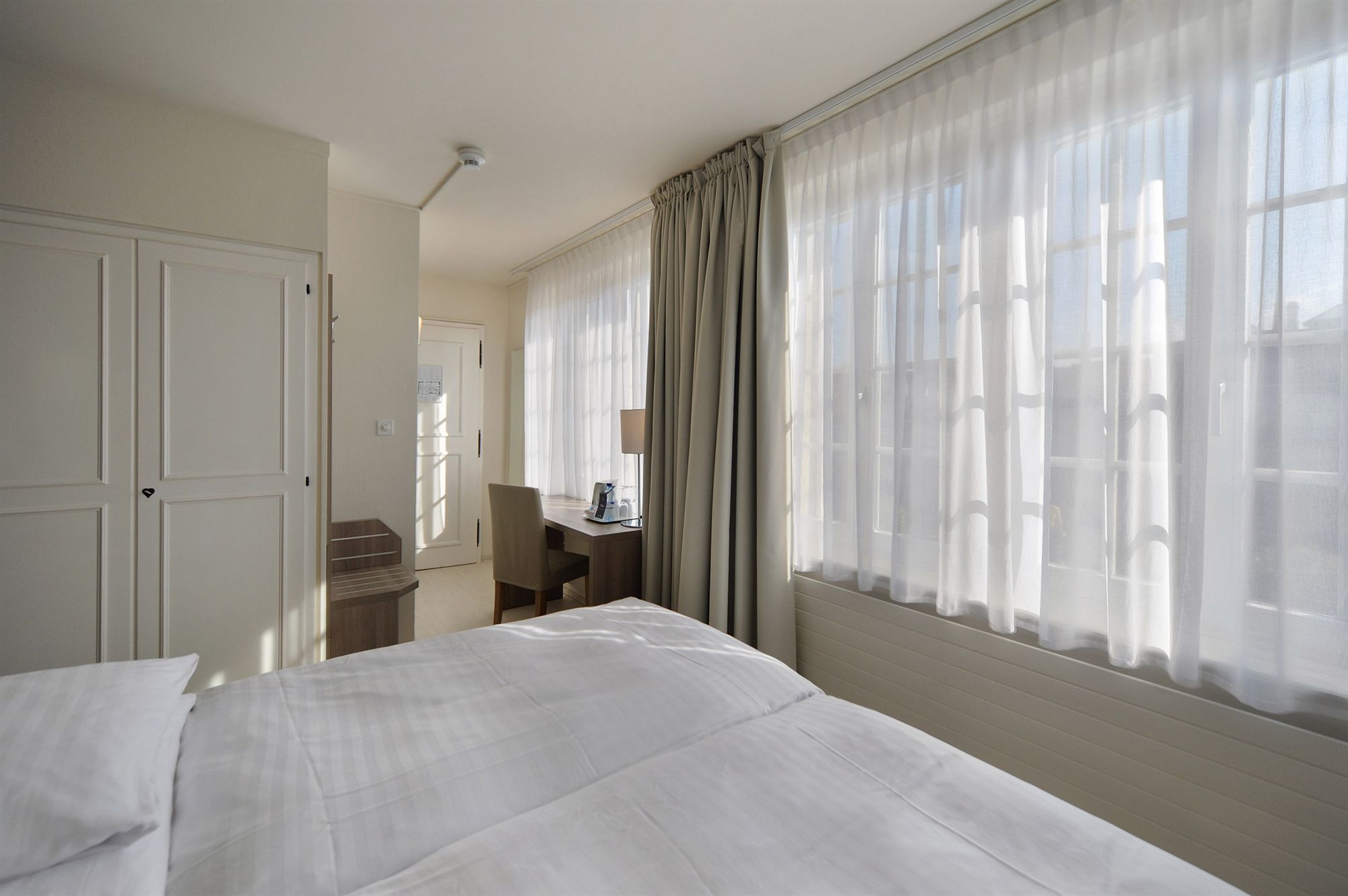 Фото Hotel De La Rose
