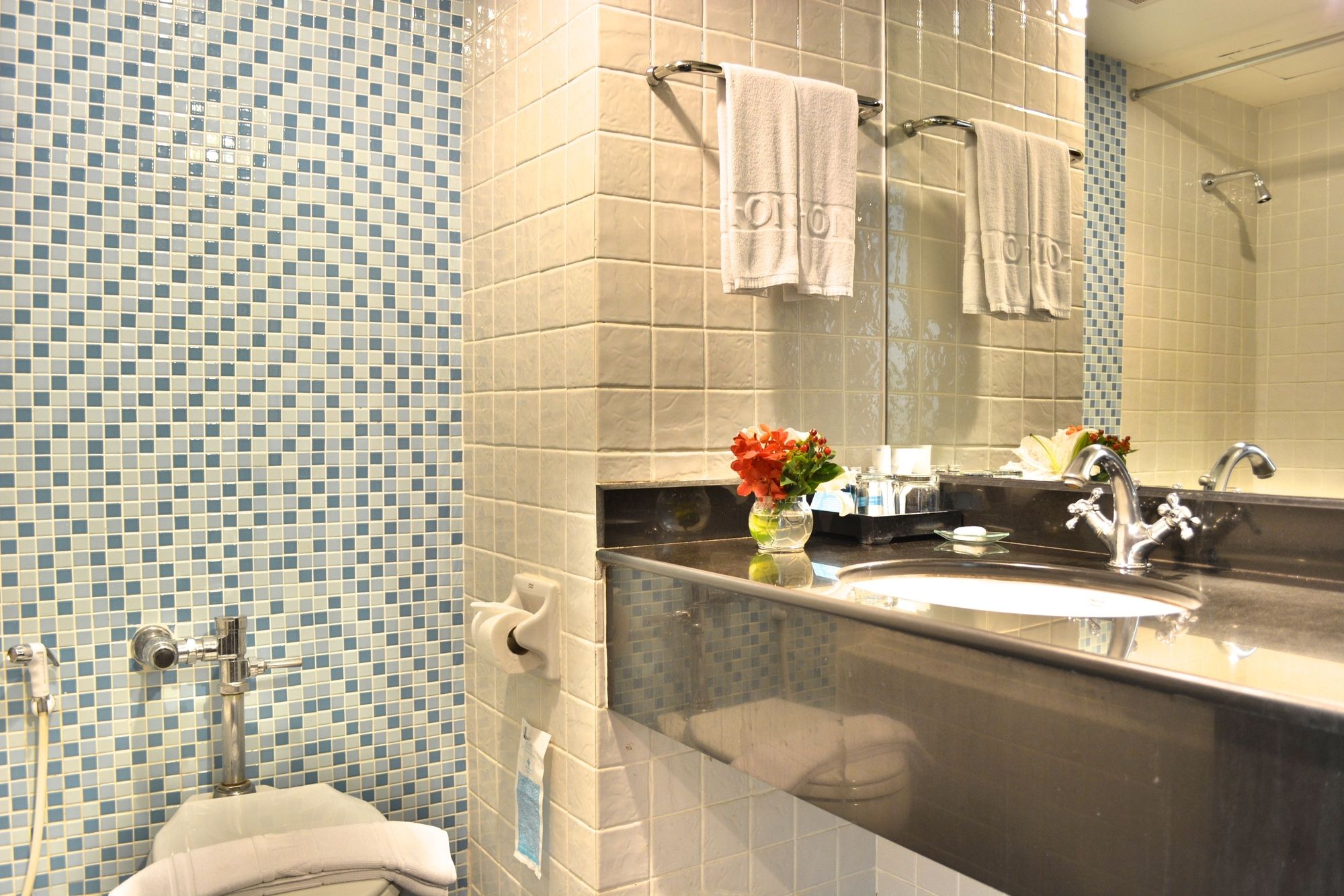 Фото A-One New Wing Hotel