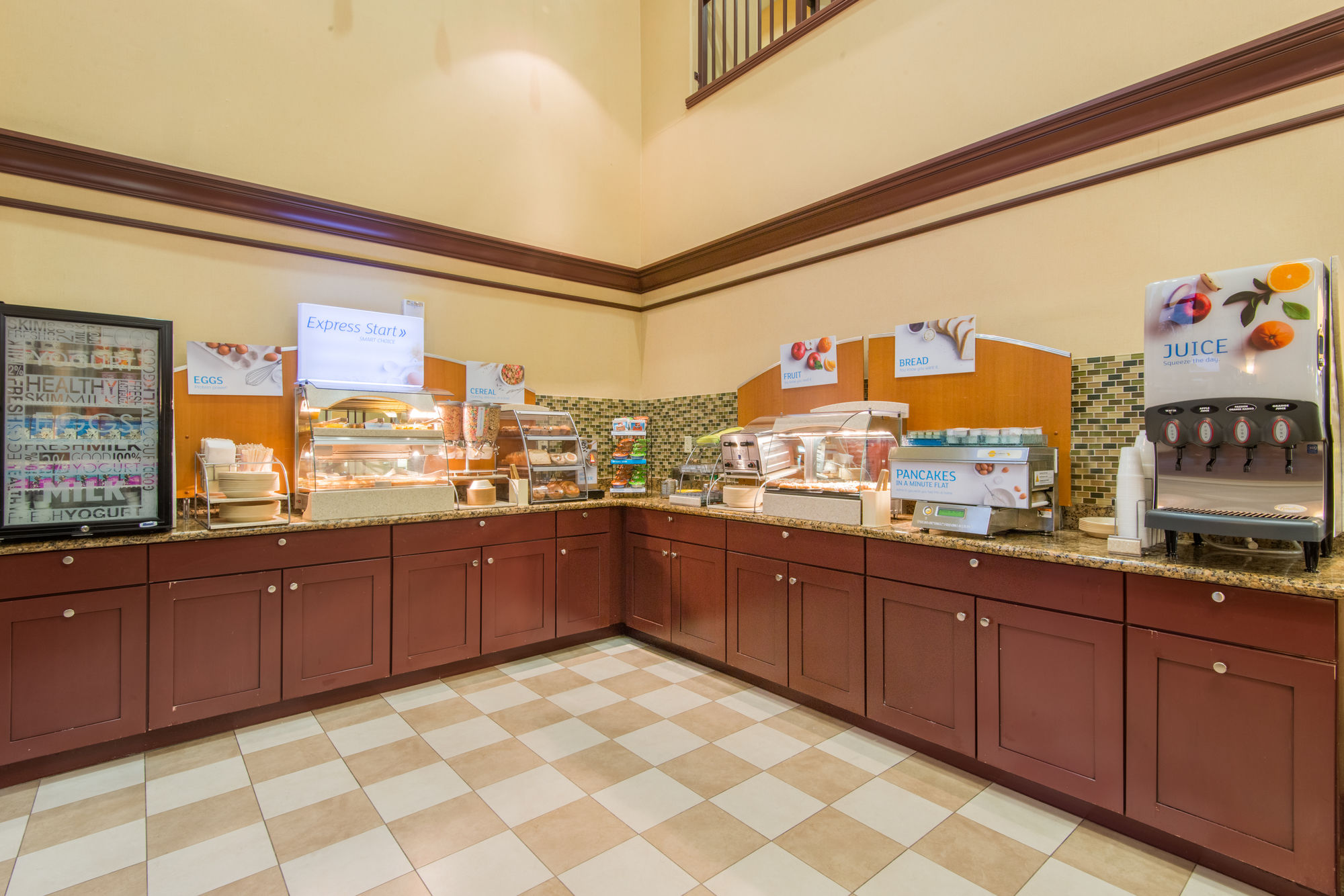 Фото Holiday Inn Express & Suites Phoenix - Glendale Sports Dist, an Ihg Hotel