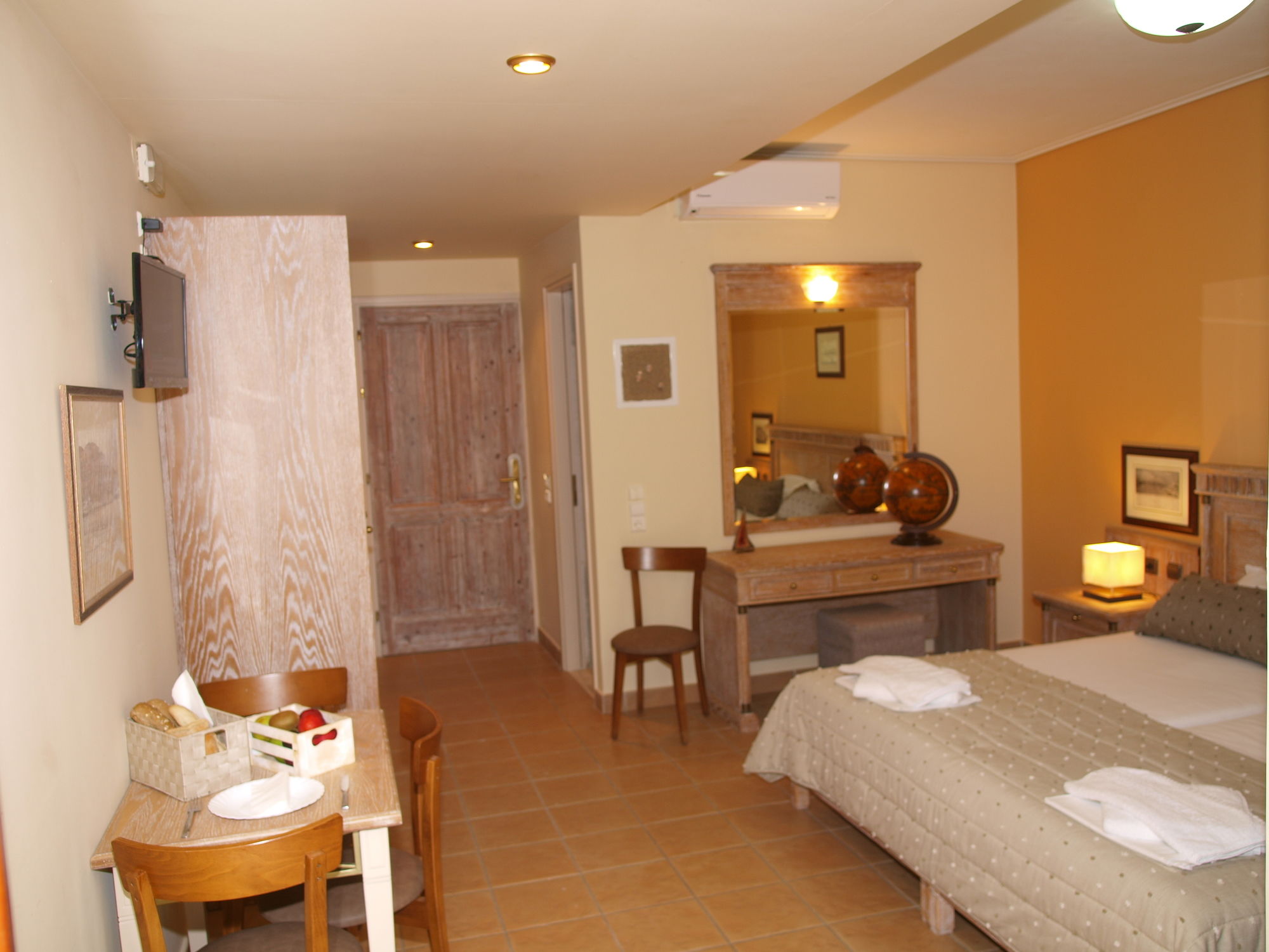Фото Mylos Hotel Apartments