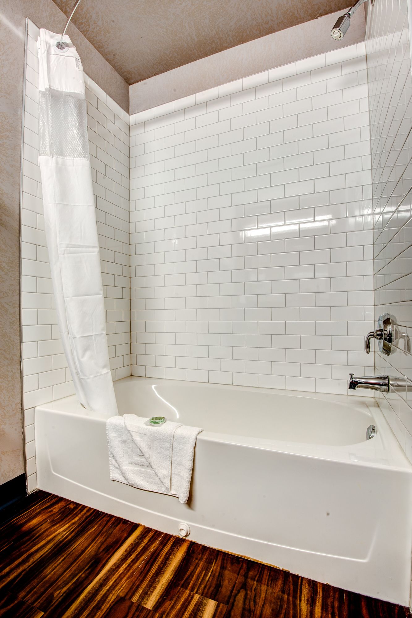 Фото Home Inn & Suites Swift Current