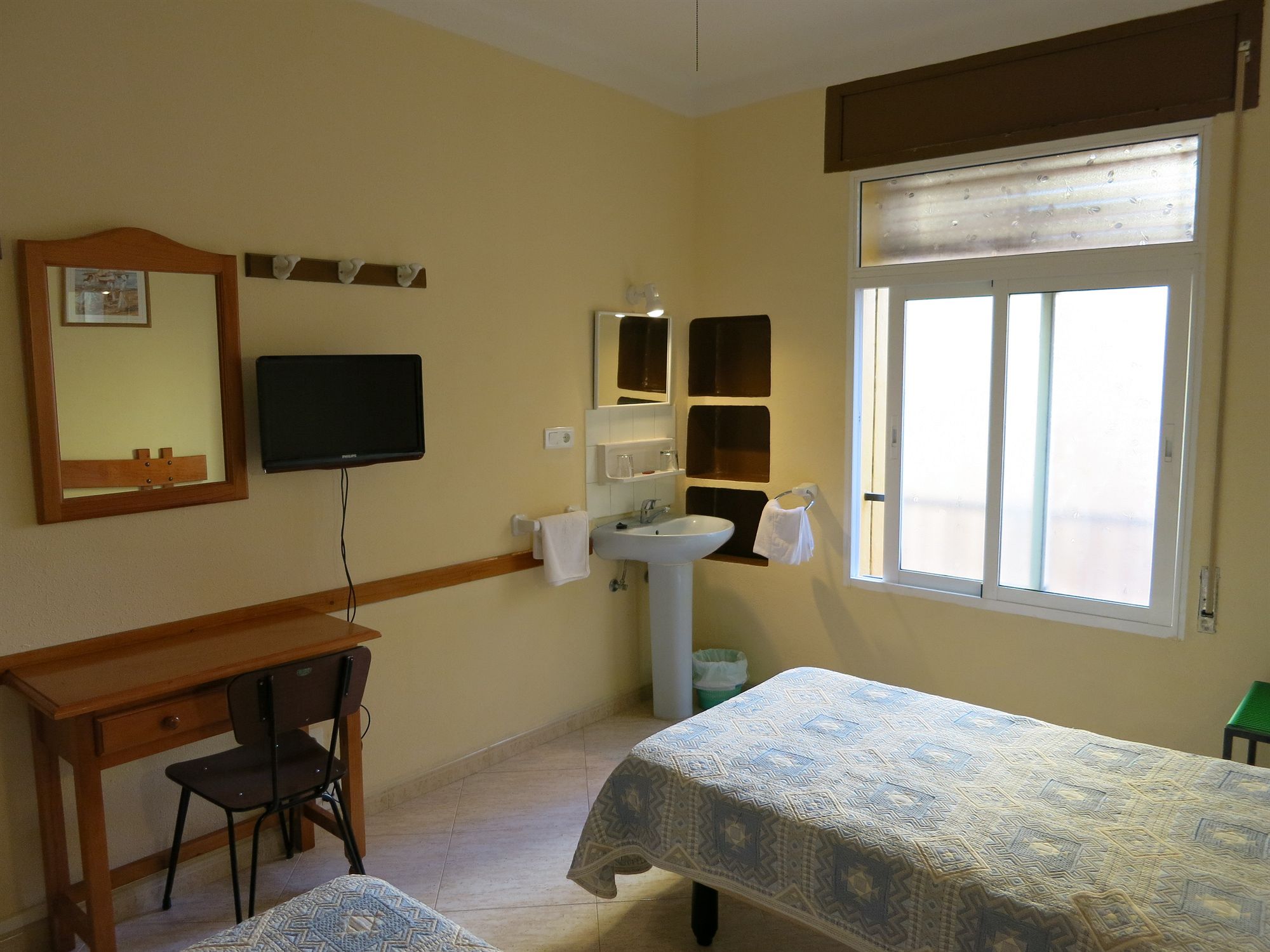 Фото Hostal Guillot