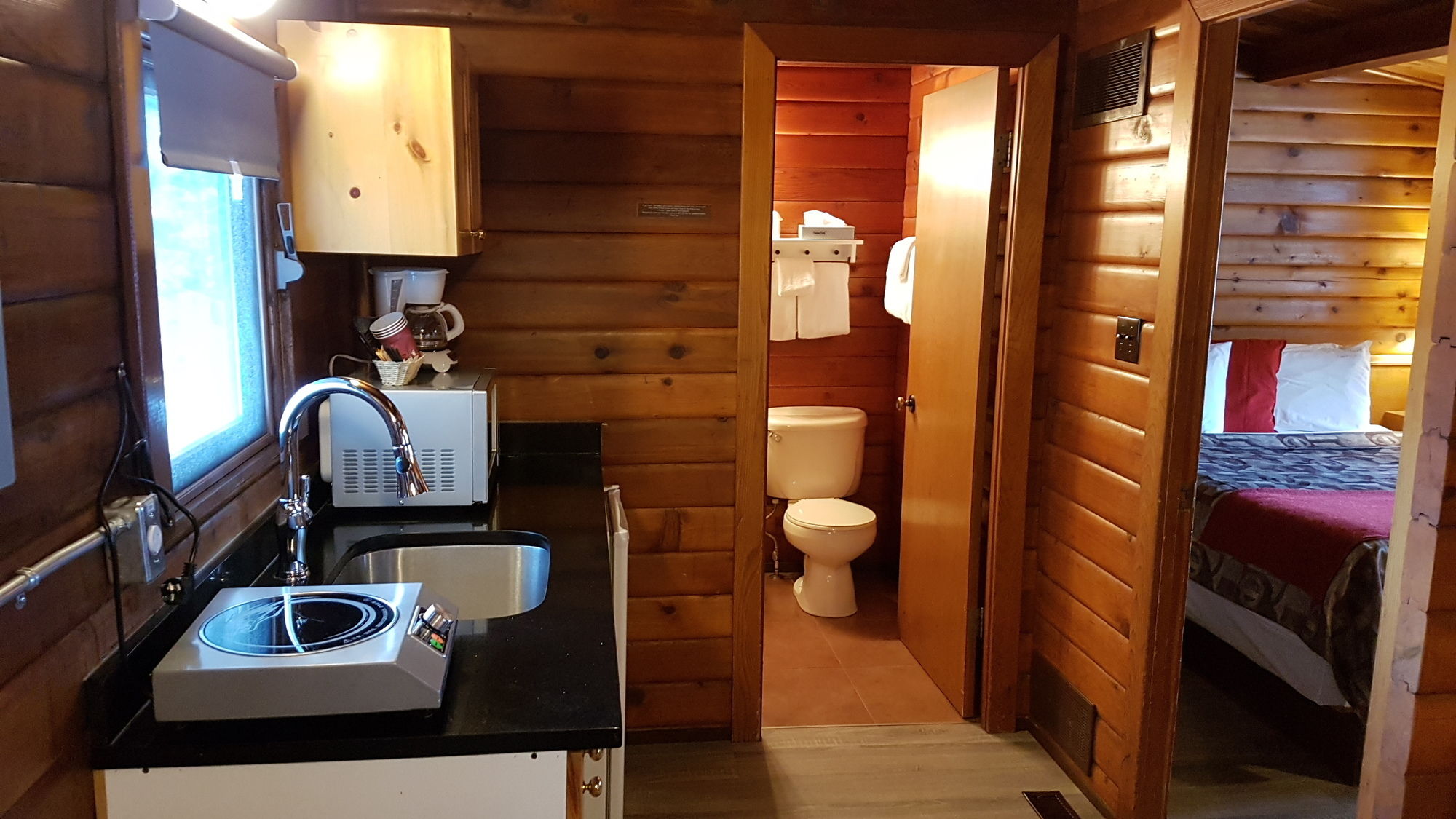 Фото Rundle Mountain Lodge