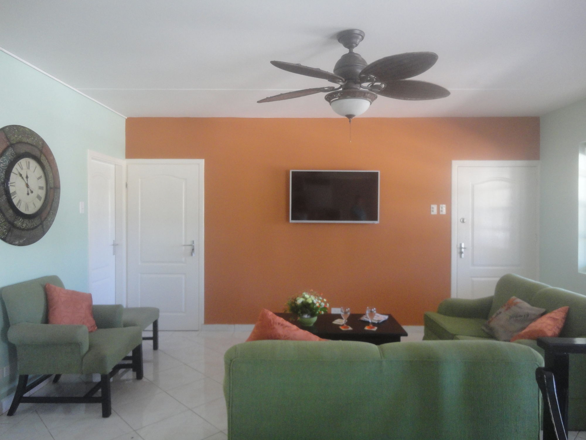 Фото Landslake Apartments