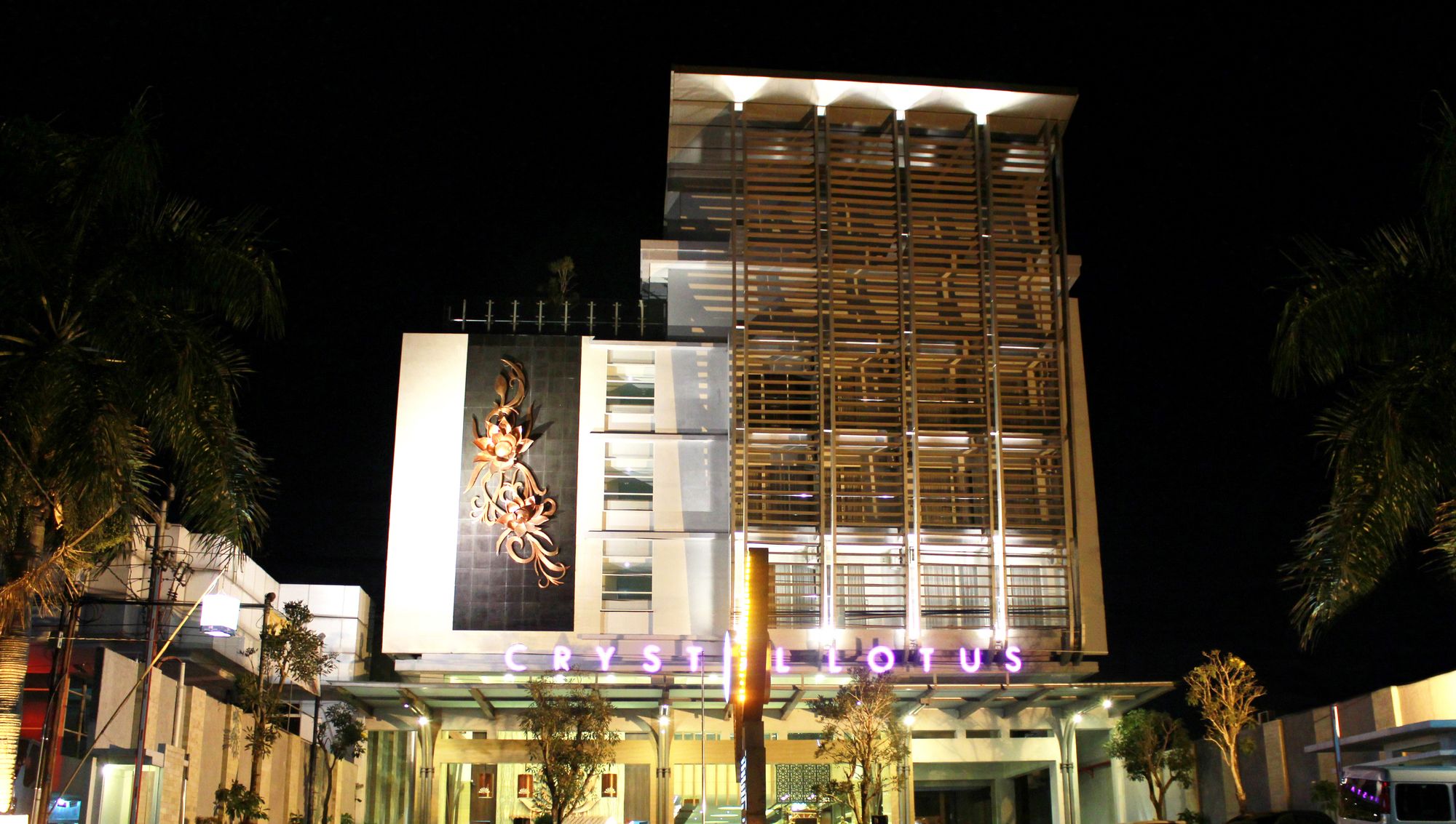 Фото Crystal Lotus Hotel Yogyakarta