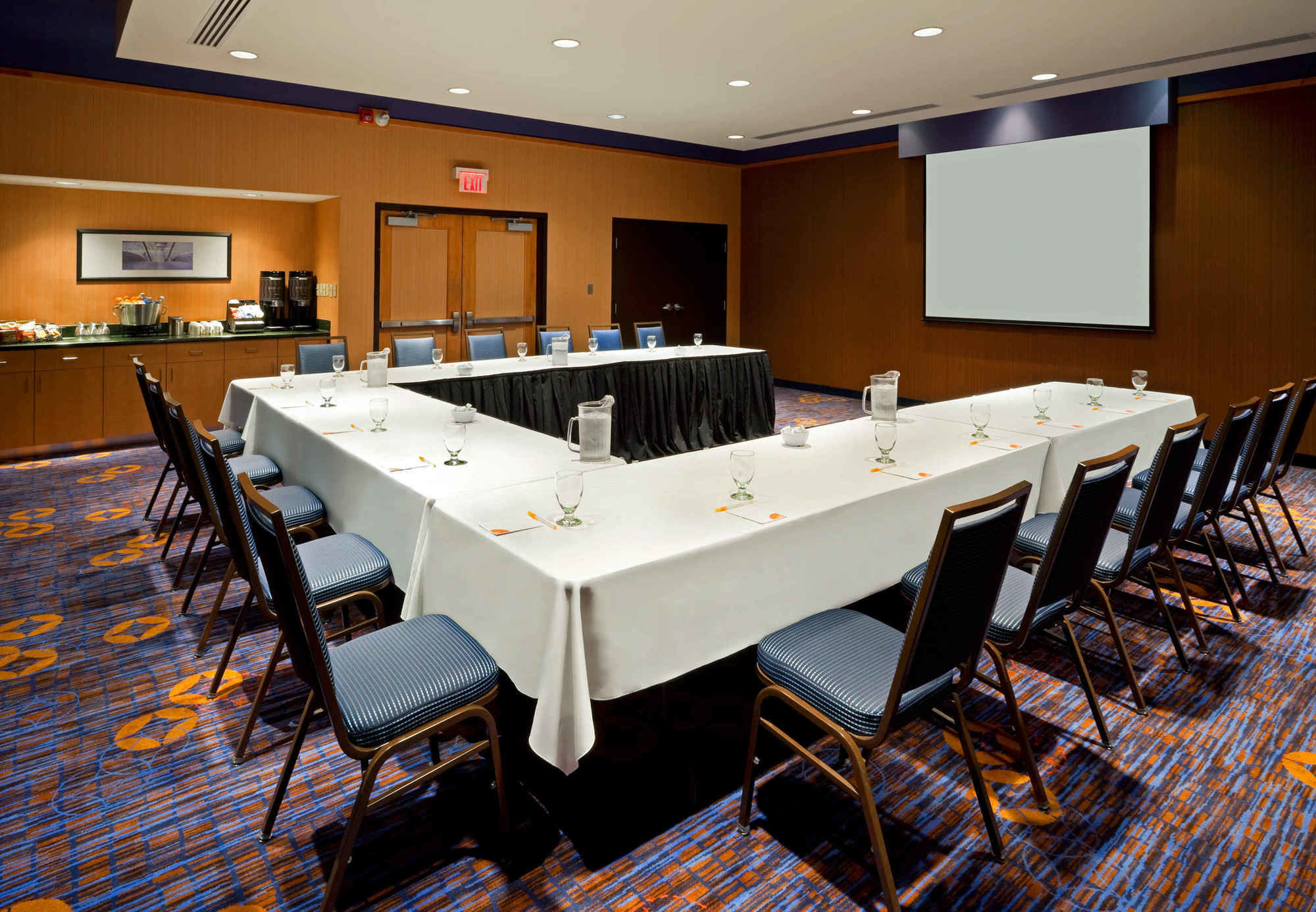 Фото Courtyard by Marriott Toronto Vaughan