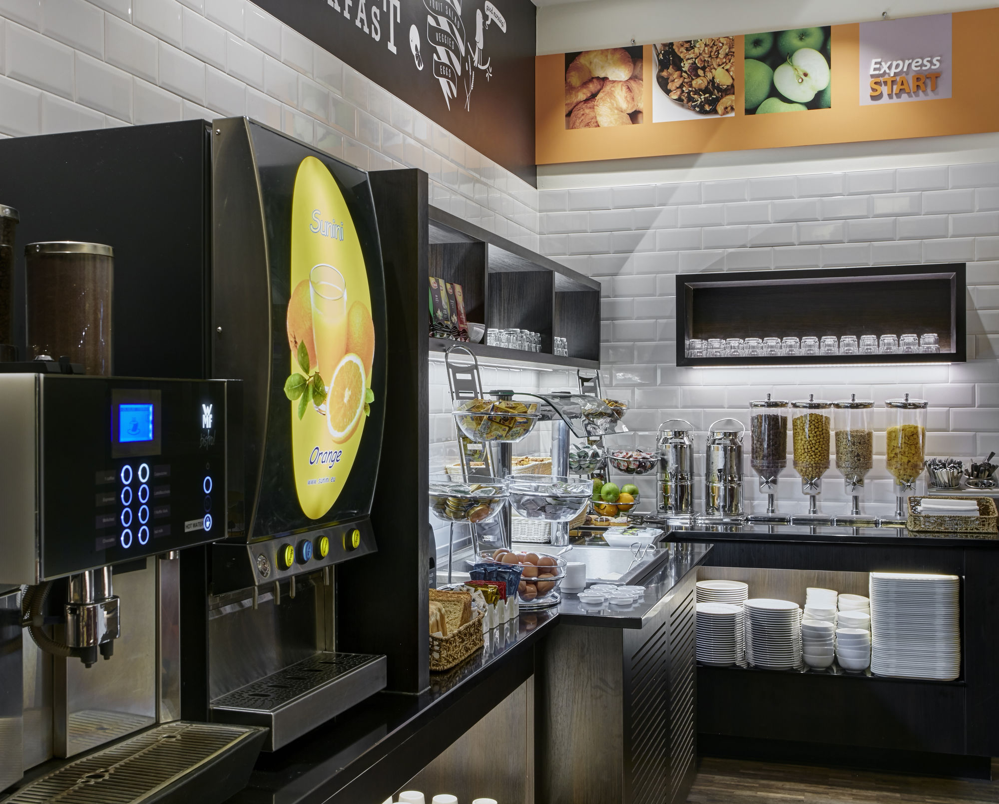 Фото Holiday Inn Express Mechelen City Centre an Ihg Hotel