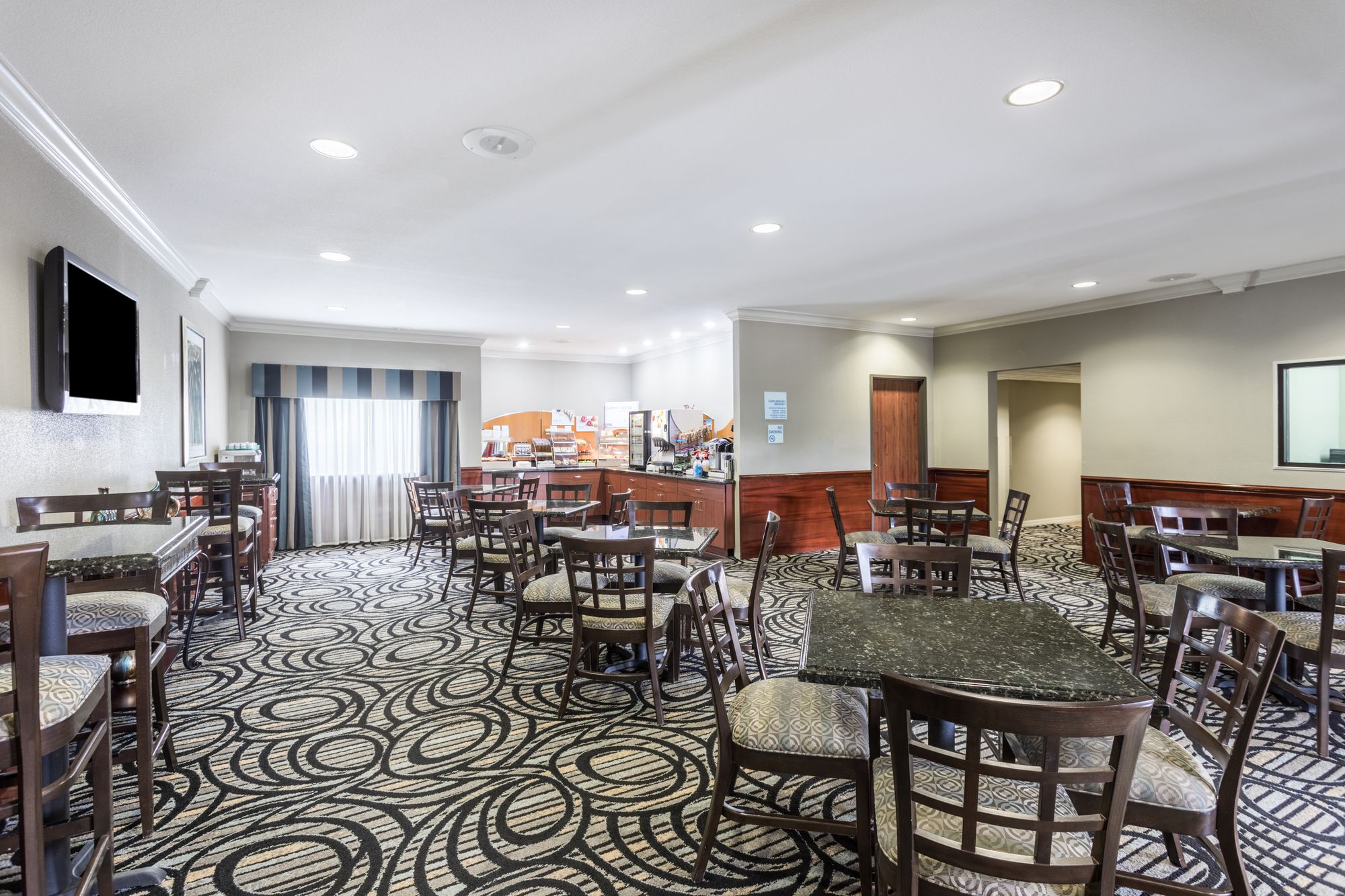 Фото Holiday Inn Express Hotel & Suites Lake Charles, an Ihg Hotel